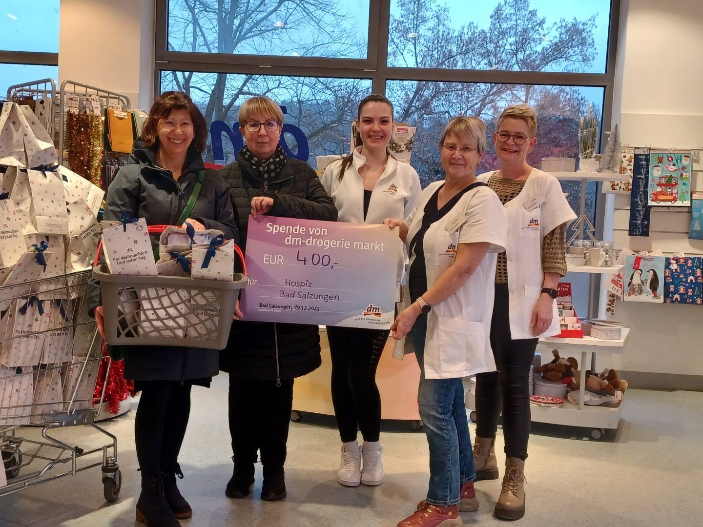 Spende 80 Geschenktüten und 400€ / dm - drogerie markt