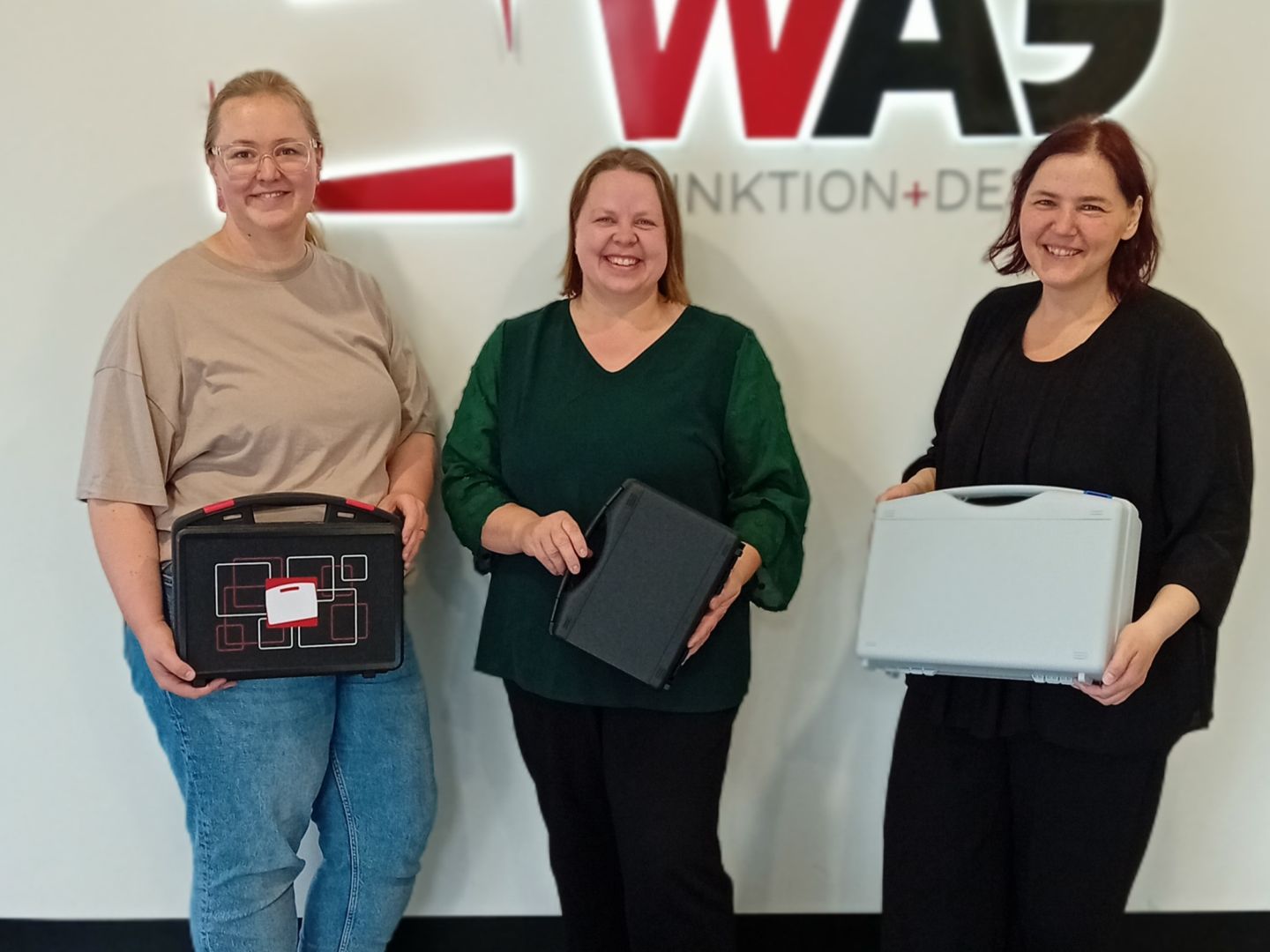 Spende 20 Koffer / W.AG Funktion + Design GmbH