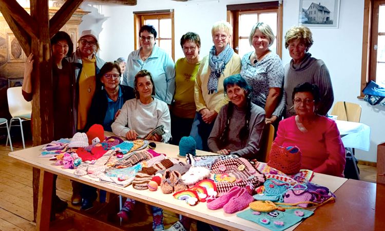 Selbstgebasteltes / Handarbeitsgruppe mit Herz