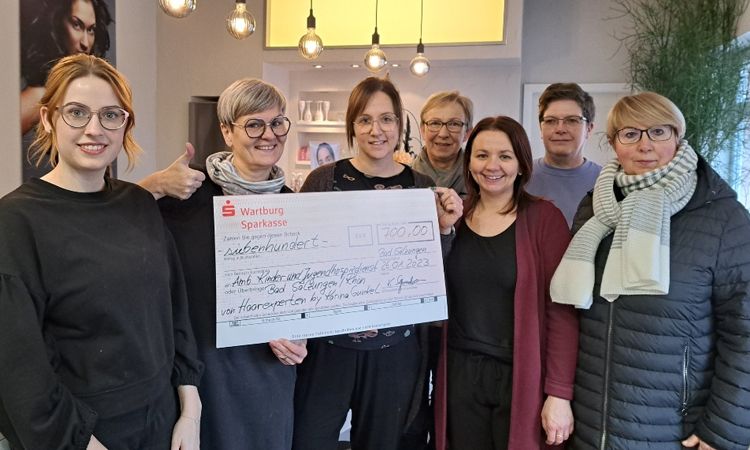Spende 700 € / Karina Gunkel und ihre Haarexperten